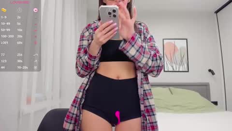 Snapshot of nadyayax chatting on 02.13.25 Nadya online show from 02.13.25