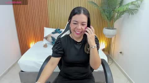 Snapshot of nahia_13 chatting on 01.31.25 N A H I A online show from 01.31.25