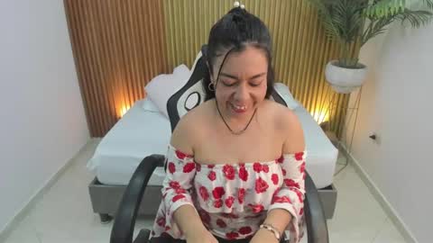 Snapshot of nahia_13 chatting on 02.11.25 N A H I A online show from 02.11.25