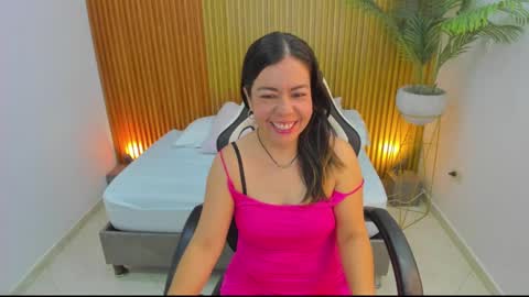 Snapshot of nahia_13 chatting on 02.19.25 N A H I A online show from 02.19.25