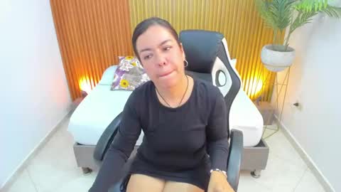 Snapshot of nahia_13 chatting on 02.26.25 N A H I A online show from 02.26.25