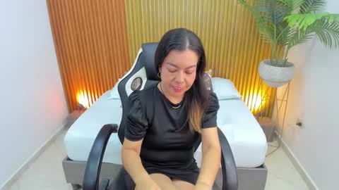 Snapshot of nahia_13 chatting on 03.04.25 N A H I A online show from 03.04.25