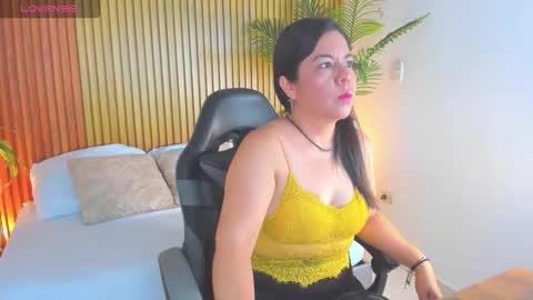 Snapshot of nahia_13 chatting on 10.29.25 N A H I A online show from 10.29.25