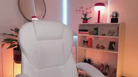 Nahia INDEPENDENT MODEL P online show from 05.01.26
