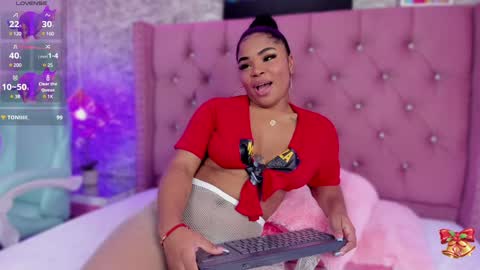 NahiaraReina  online show from 12.12.24