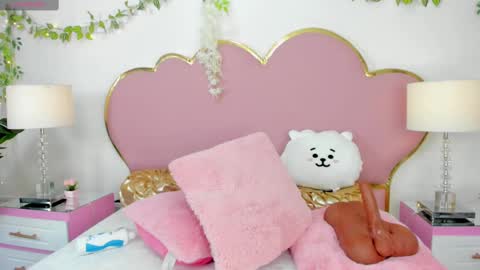 NahiaraReina  online show from 09.17.25