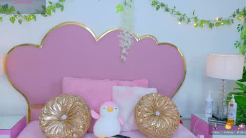 NahiaraReina  online show from 10.27.25