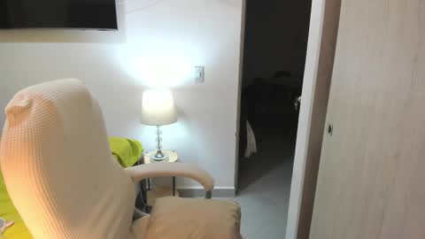 independent model online show from 10.29.25