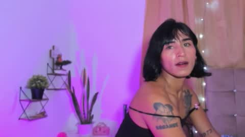 Snapshot of nahomi28 chatting on 11.10.25 Naomi online show from 11.10.25