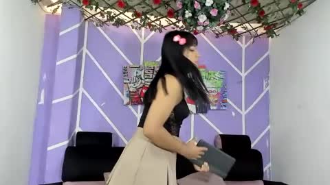 nahomi_hot2002 online show from 06.12.26