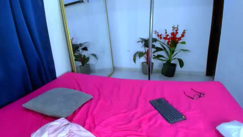 nahomy_hancook online show from 12.17.25