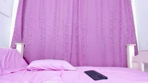 nahomy_smiith_ online show from 11.15.25