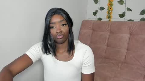 Nahomy  online show from 04.22.26