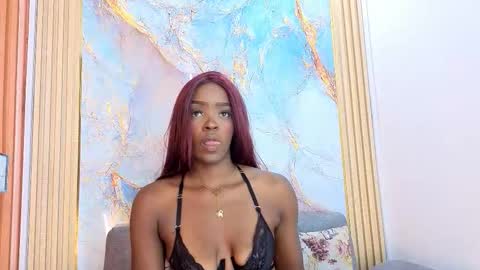 Nahomy  online show from 11.01.25