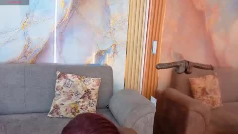 Nahomy  online show from 11.04.25