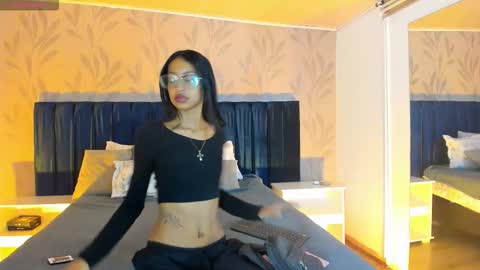 Snapshot of nahomygh chatting on 12.19.25 Nahomy online show from 12.19.25