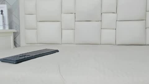 Snapshot of naia_cox chatting on 10.05.25 naia_cox online show from 10.05.25