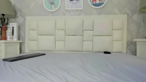 Snapshot of naia_cox chatting on 10.11.25 naia_cox online show from 10.11.25