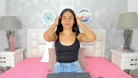 Snapshot of naia_cox chatting on 10.25.25 naia_cox online show from 10.25.25