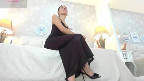 Snapshot of naia_cox chatting on 11.04.25 naia_cox online show from 11.04.25