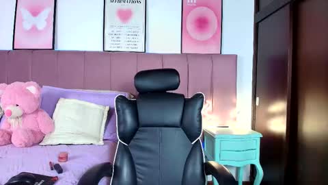 Snapshot of naia_cruz_ chatting on 02.12.26 Naia online show from 02.12.26