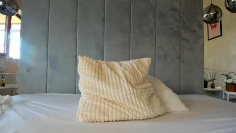 Naila online show from 01.08.25