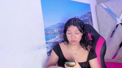 Snapshot of naileth_ chatting on 11.21.25 NAILETH online show from 11.21.25