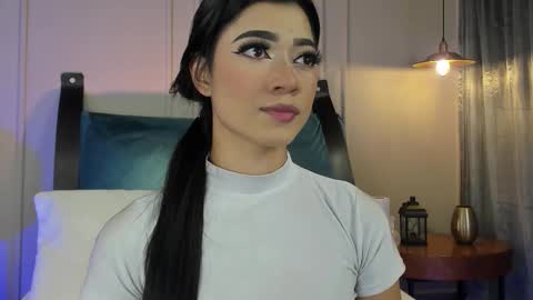 Snapshot of naishaford_1 chatting on 10.25.25 Naisha Ford online show from 10.25.25