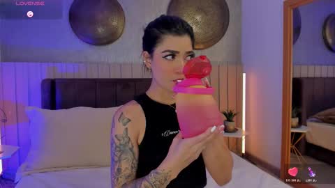 Snapshot of naishaford_1 chatting on 11.21.25 Naisha Ford online show from 11.21.25