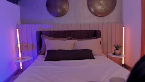 Snapshot of naishaford_1 chatting on 11.28.25 Naisha Ford online show from 11.28.25