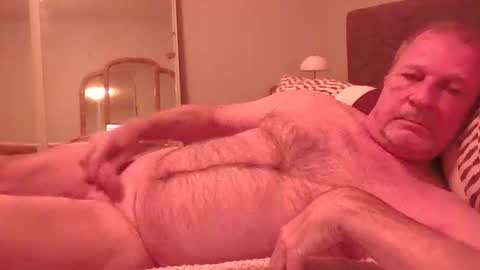 Naked4Ladies online show from 10.28.25