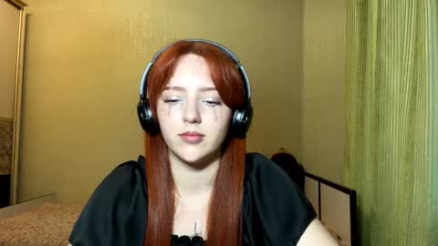 Snapshot of nakitawiggin chatting on 02.22.26 Luna online show from 02.22.26