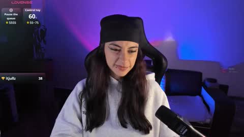 Snapshot of nala_saphir chatting on 12.18.25 nala_saphir online show from 12.18.25