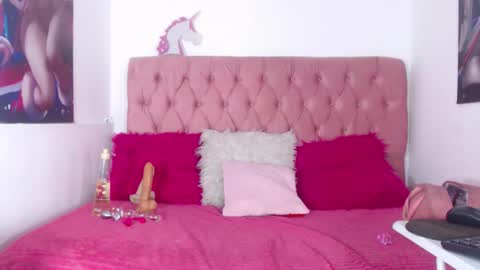 Snapshot of nalaroy chatting on 10.27.25 NALAROY online show from 10.27.25