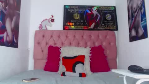 Snapshot of nalaroy chatting on 12.20.25 NALAROY online show from 12.20.25