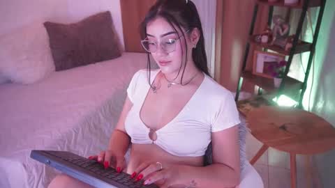 Nalia Adams online show from 10.07.25