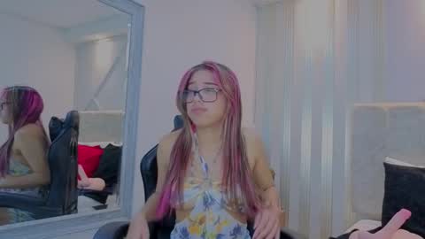 Snapshot of nami_sweet_ chatting on 10.10.25 nami_sweet_ online show from 10.10.25