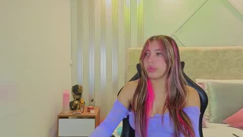 Snapshot of nami_sweet_ chatting on 10.24.25 nami_sweet_ online show from 10.24.25