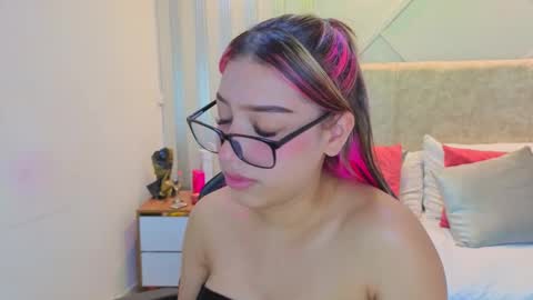 Snapshot of nami_sweet_ chatting on 10.31.25 nami_sweet_ online show from 10.31.25