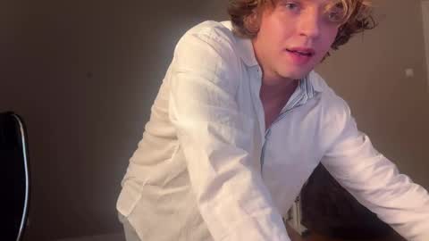 Snapshot of namiraaxel chatting on 12.20.24 Georges online show from 12.20.24