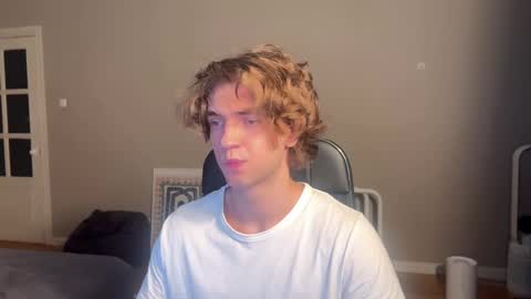 Snapshot of namiraaxel chatting on 01.13.25 Georges online show from 01.13.25