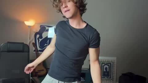 Snapshot of namiraaxel chatting on 02.01.25 Georges online show from 02.01.25