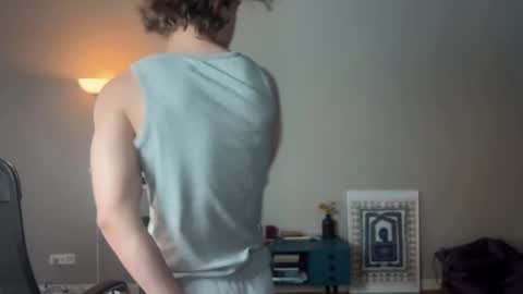 Snapshot of namiraaxel chatting on 02.08.25 Georges online show from 02.08.25