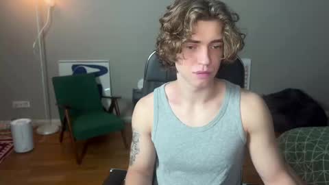 Snapshot of namiraaxel chatting on 02.11.25 Georges online show from 02.11.25