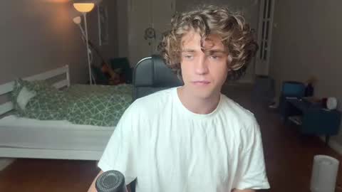 Snapshot of namiraaxel chatting on 02.14.25 Georges online show from 02.14.25