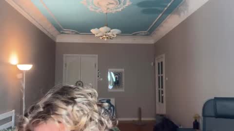 Snapshot of namiraaxel chatting on 02.22.25 Georges online show from 02.22.25