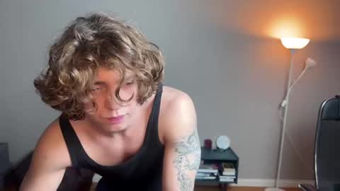 Snapshot of namiraaxel chatting on 03.07.25 Georges online show from 03.07.25