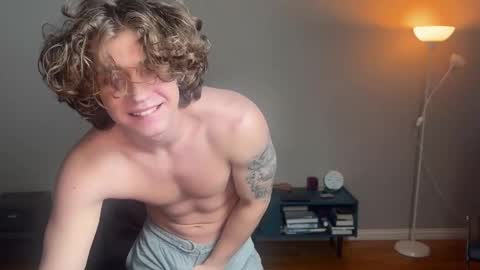 Snapshot of namiraaxel chatting on 03.10.25 Georges online show from 03.10.25