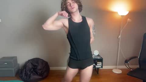 Snapshot of namiraaxel chatting on 03.11.25 Georges online show from 03.11.25