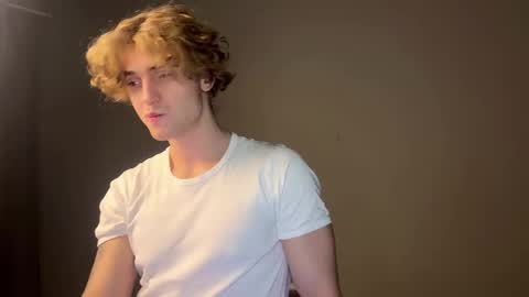 Snapshot of namiraaxel chatting on 11.02.25 Georges online show from 11.02.25